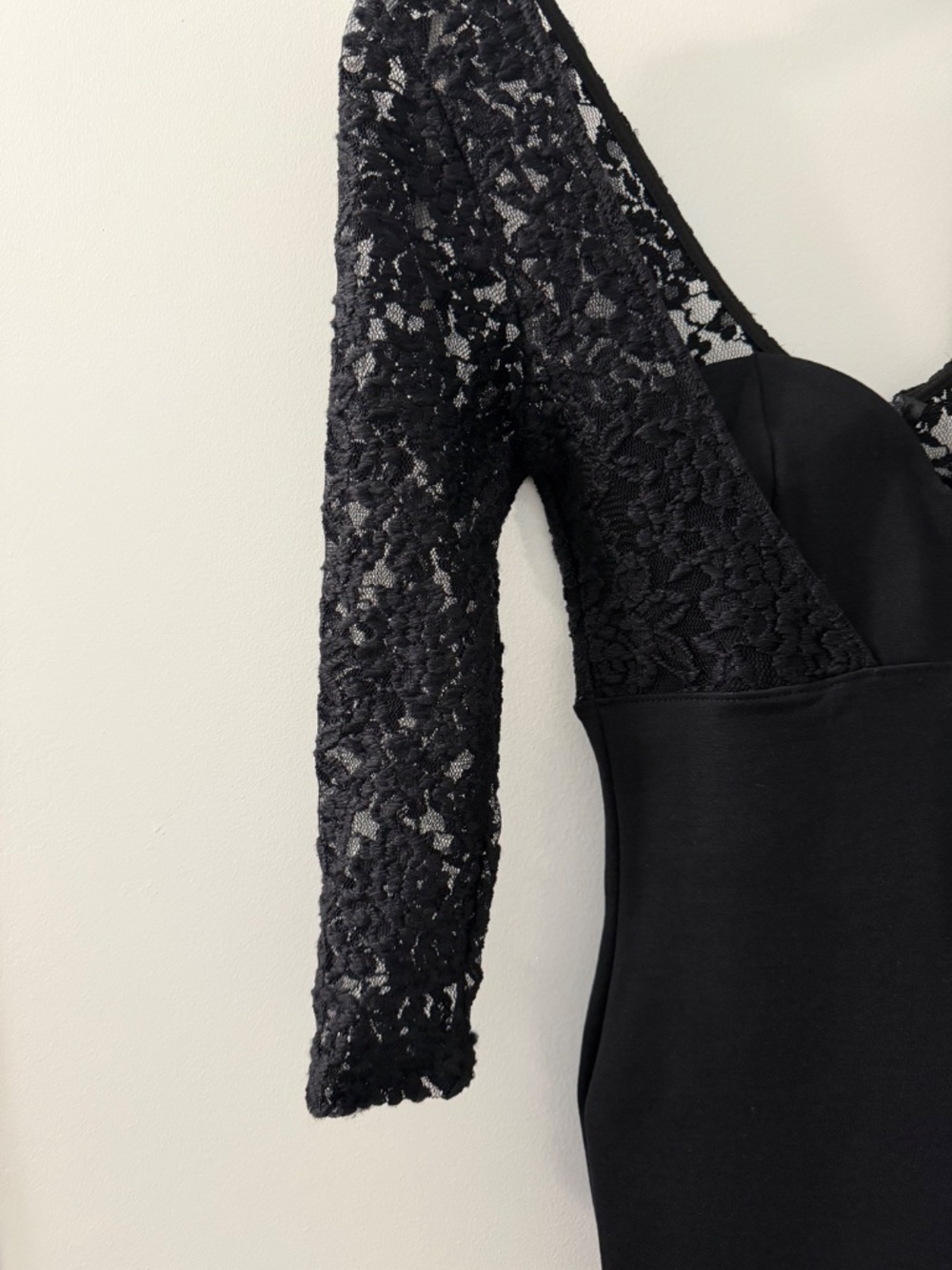 Black Lace Bodycon Mini Dress V-Neck Cocktail Dress Size Small NEW NWT - Picture 3 of 16